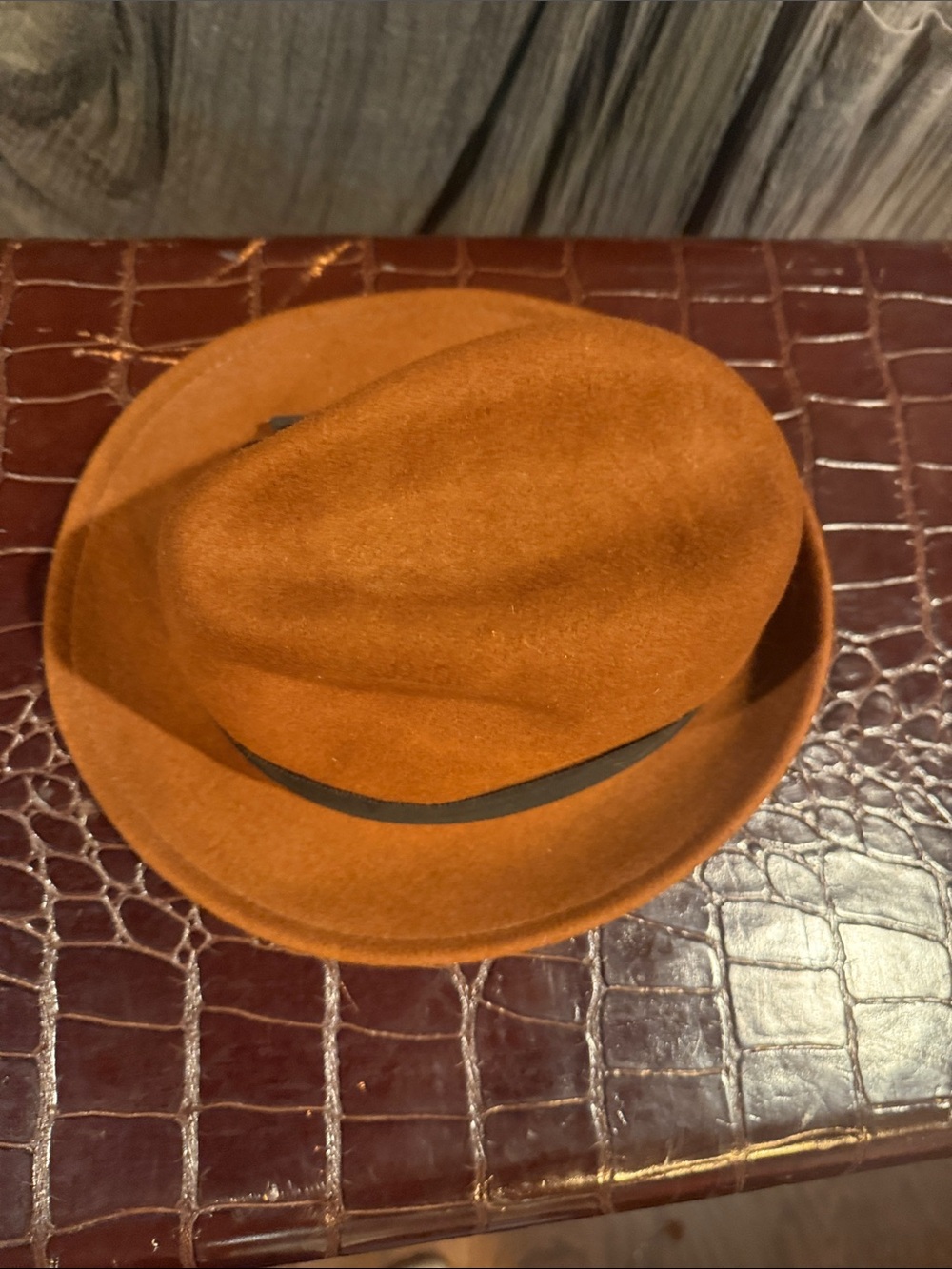 Rust colored felt hat - Picture 3 of 4